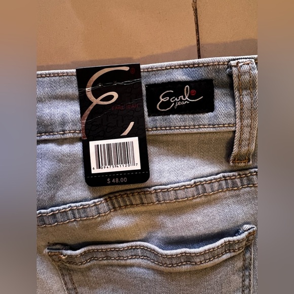 Earl Jean Women's Capri Size 12 Jeans- NWT pockets light blue - Picture 10 of 16